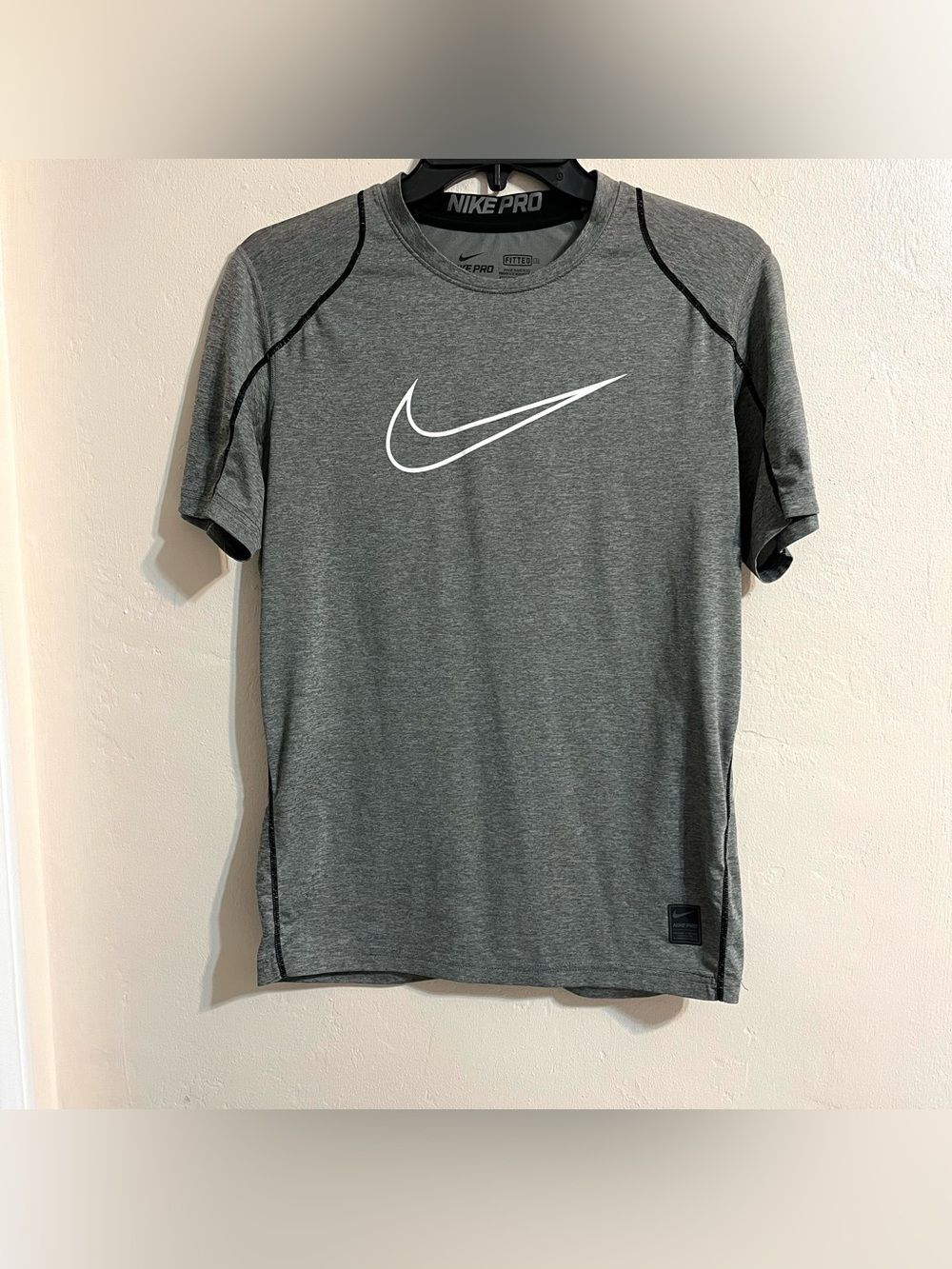 Nike Women’s Grey Dri-FIT Performance T-Shirt Slim Fit XL fits like LG